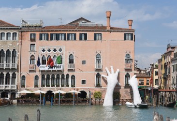 <span style="color: red;">STAY</span> ITALY